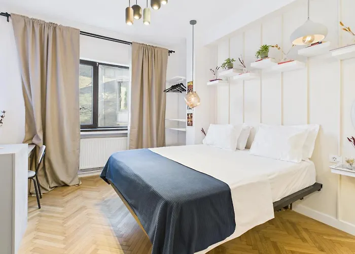 Chic In The Heart Of Bükreş