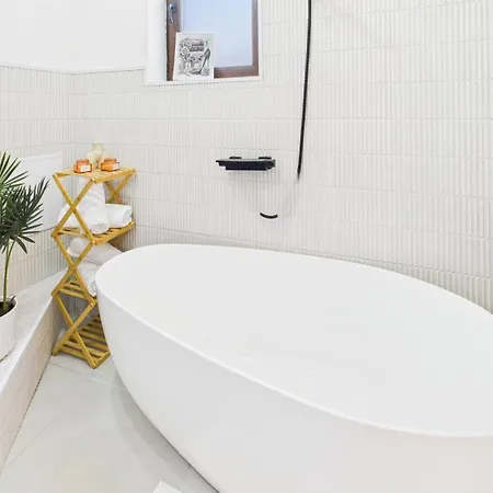 Chic In The Heart Of Apartment