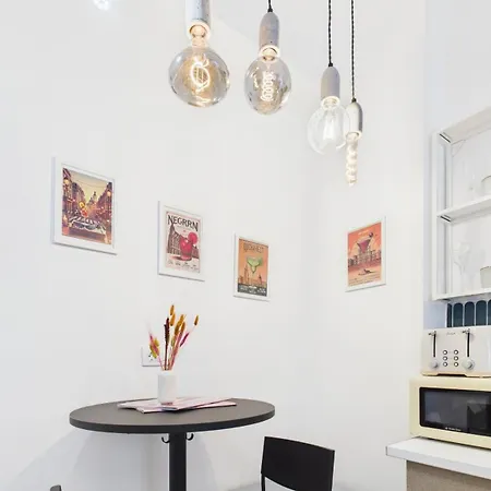 Apartment Chic In The Heart Of *