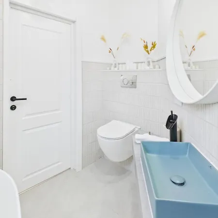 Chic In The Heart Of