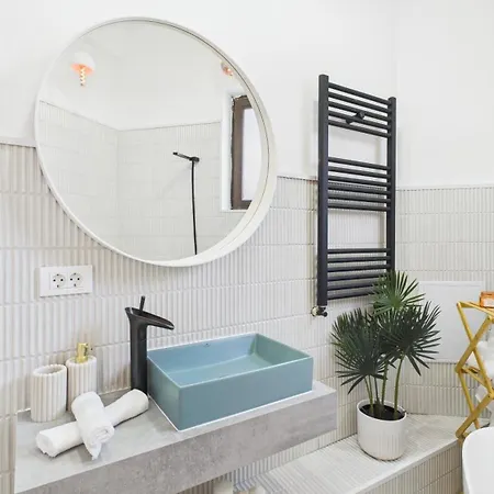 Chic In The Heart Of