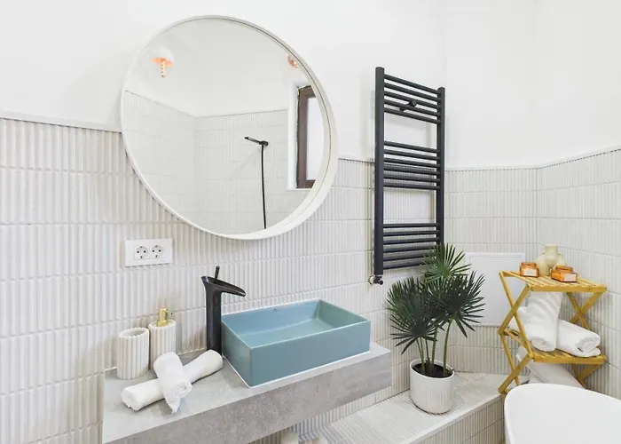 Chic In The Heart Of