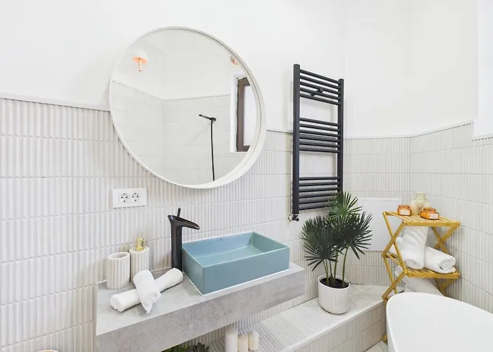 Chic In The Heart Of *