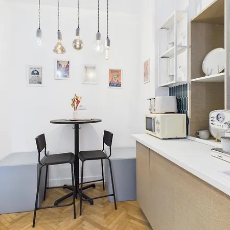 Chic In The Heart Of * בוקרשט