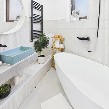 Chic In The Heart Of